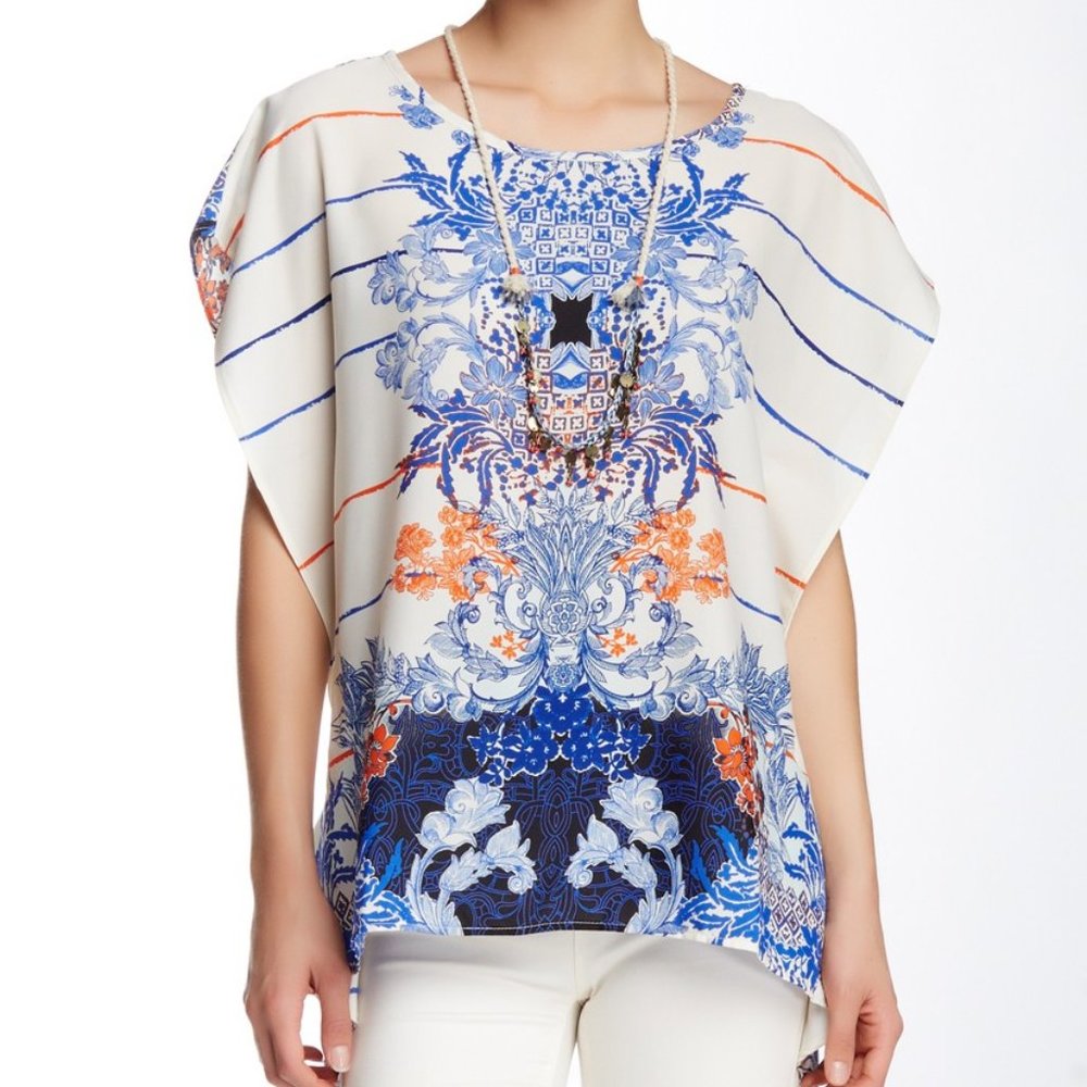 NWT Romeo & Juliet Poncho Top M